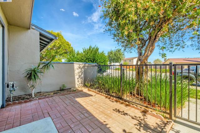 4312 Solano Way, Union City CA: https://media.crmls.org/mediaz/764e4f30-bd89-47cf-84cc-90a07154942a.jpg