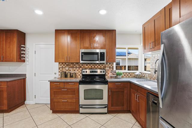 6179 Tourraine Dr, Newark CA: https://media.crmls.org/mediaz/764f3b48-9708-4863-a49a-ef0097cd09bc.jpg