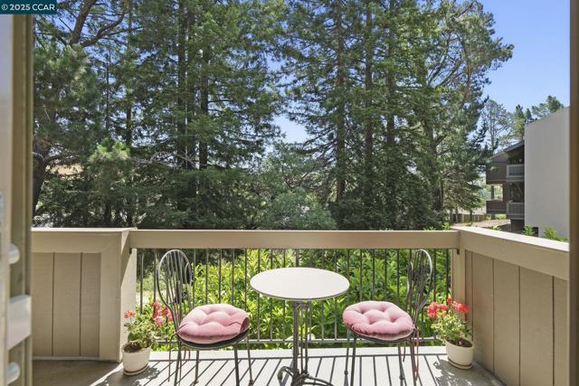 2059 Ascot Dr., Moraga CA: https://media.crmls.org/mediaz/764fa224-3cf5-4ba1-a79e-4518ad93b9a1.jpg