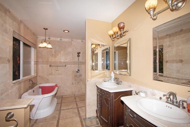 Detail Gallery Image 15 of 60 For 1330 Sugarbush Dr, Vista,  CA 92084 - 4 Beds | 3 Baths