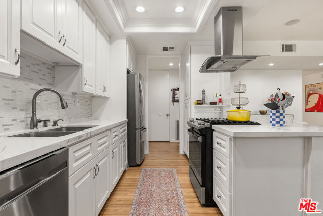 1500 Camden Avenue, Los Angeles CA: https://media.crmls.org/mediaz/76510aa5-7e52-41f9-a59c-ae0a7102b6bb.jpg
