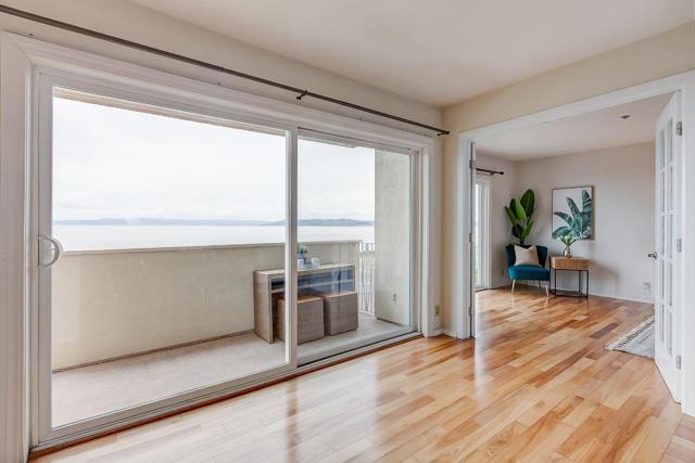 933 Shoreline Drive, Alameda CA: https://media.crmls.org/mediaz/76517532-094b-46e9-affd-d5ce34d0ec0e.jpg
