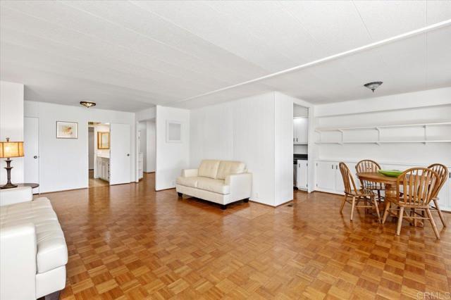 8975 Lawrence Welk Dr, Escondido CA: https://media.crmls.org/mediaz/7651b5c5-a743-48f0-b1f8-ebfc9fff906d.jpg