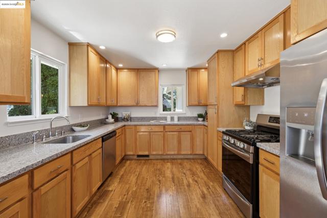 1995 149th Ave, San Leandro CA: https://media.crmls.org/mediaz/7651f4c0-e478-4905-9669-540fa68b1a6b.jpg