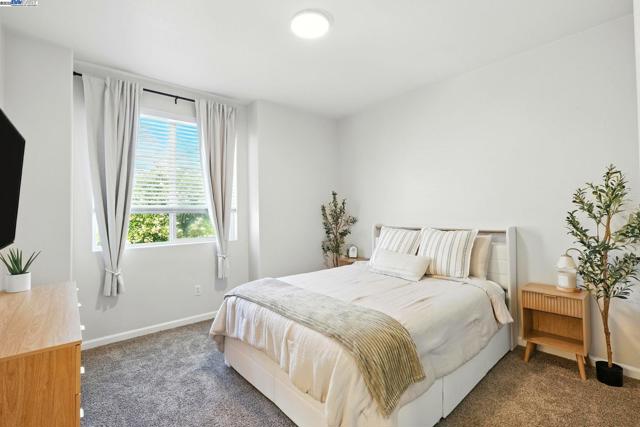 2501 Aimonetti ave, Sacramento CA: https://media.crmls.org/mediaz/765226bf-bbd6-4d88-ab50-8b47482cb1f5.jpg