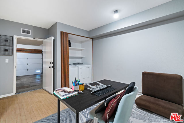 5757 Owensmouth Avenue, Woodland Hills CA: https://media.crmls.org/mediaz/765291fa-6387-4ef5-ad07-f45189894d6f.jpg