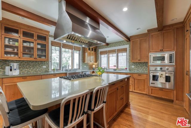 933 W Venezia Avenue, Venice CA: https://media.crmls.org/mediaz/7652ba37-09e7-485d-9206-7c7ecbe9299e.jpg