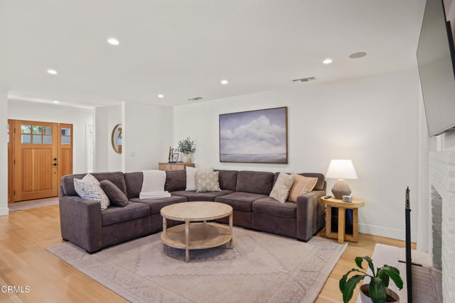 1110 Coronet Avenue, Pasadena CA: https://media.crmls.org/mediaz/7652e26f-18a2-46d0-b9eb-0a80b145e317.jpg
