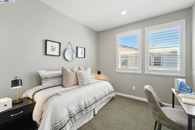 418 Desert Holly St, Milpitas CA: https://media.crmls.org/mediaz/76532143-b8dd-4c00-92c7-9eebcbf4ae47.jpg