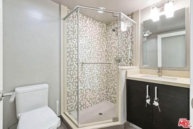 11715 Goshen Avenue, Los Angeles CA: https://media.crmls.org/mediaz/76536031-d010-4628-8977-fbb487d276ad.jpg