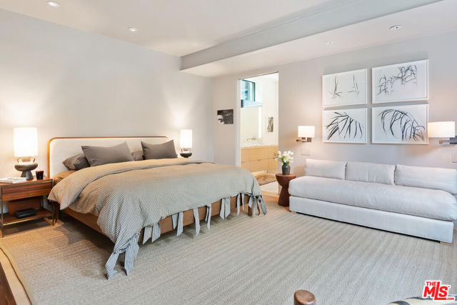 431 W Rustic Road, Santa Monica CA: https://media.crmls.org/mediaz/7653792d-9bfa-4dd7-b3f5-4257ce5c9bc7.jpg