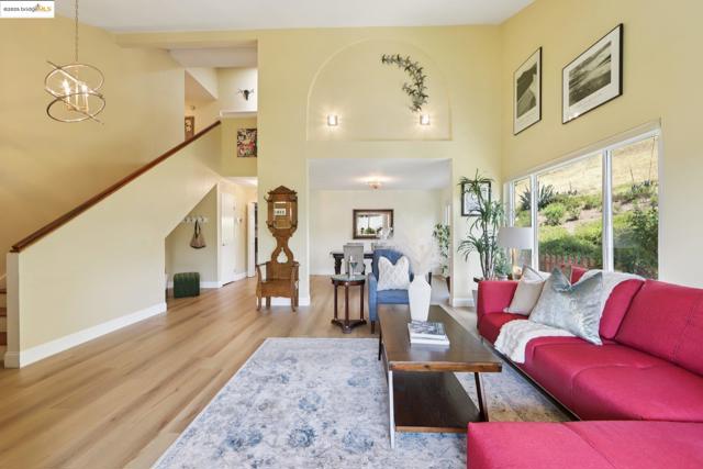 2353 Benham Ct, Walnut Creek CA: https://media.crmls.org/mediaz/7653b678-acef-4fc4-b1d8-477b98ae32d7.jpg