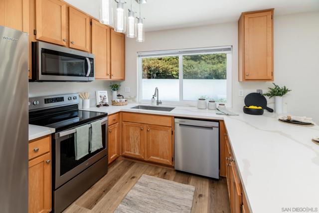 14555 High Pine St, Poway CA: https://media.crmls.org/mediaz/76540603-bc61-4a30-ba8f-959e1a81c967.jpg