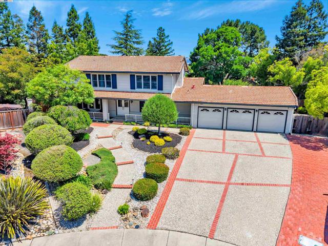 216 Salamanca Ct, San Ramon CA: https://media.crmls.org/mediaz/76544998-5b62-403c-9b85-4cc284392aca.jpg
