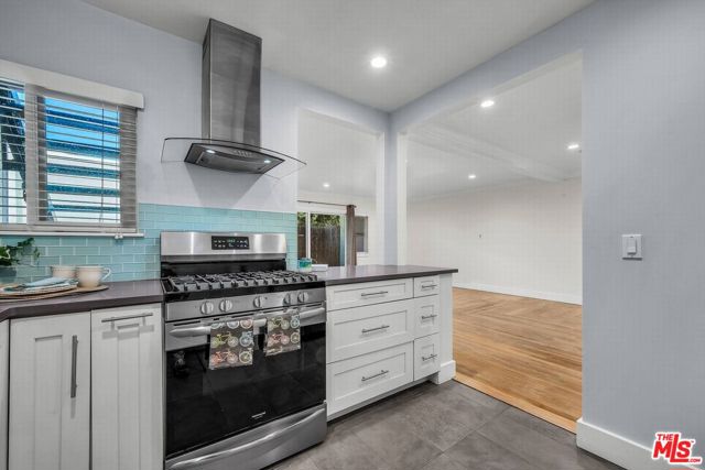 4818 Hollow Corner Road, Culver City CA: https://media.crmls.org/mediaz/76546d7d-b7c2-4c47-a505-1a4b58df292a.jpg