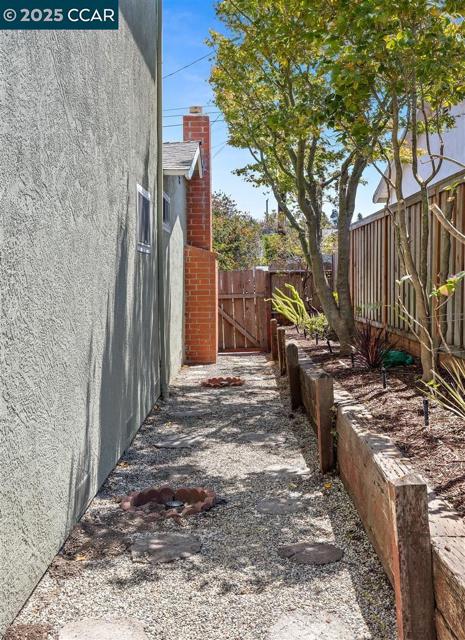 2283 Greenwich Rd, San Pablo CA: https://media.crmls.org/mediaz/7654b26e-125d-4d20-bc3a-72ea42567186.jpg