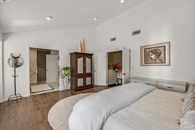 Image 23 of 58 For 7828 Foothill Knolls Dr