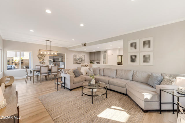 12147 Alder Grove Street, Moorpark CA: https://media.crmls.org/mediaz/76554997-a783-4cdc-9aa4-5c683ed34683.jpg