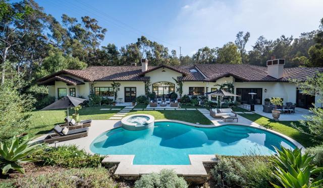 15807 Puerta Del Sol, Rancho Santa Fe CA: https://media.crmls.org/mediaz/76556634-eb48-4828-95d3-add52611ca3a.jpg