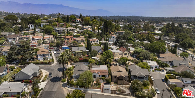 6105 Mount Angelus Drive, Los Angeles CA: https://media.crmls.org/mediaz/76563fa1-33ed-44cd-890b-d4410615ebdd.jpg