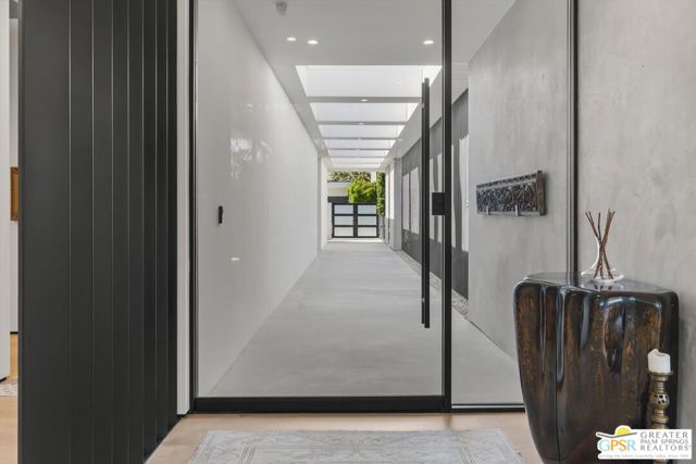 8 Desert Lark Circle, Rancho Mirage, CA 92270