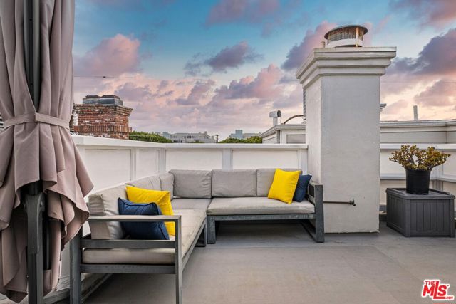 2622 2nd Street, Santa Monica CA: https://media.crmls.org/mediaz/7656e159-4172-4ca9-95e2-cf86aa86547b.jpg