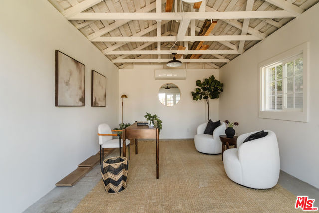 2709 S Harcourt Avenue, Los Angeles CA: https://media.crmls.org/mediaz/76574b8c-3783-465e-aad2-b726f6bd4b4d.jpg