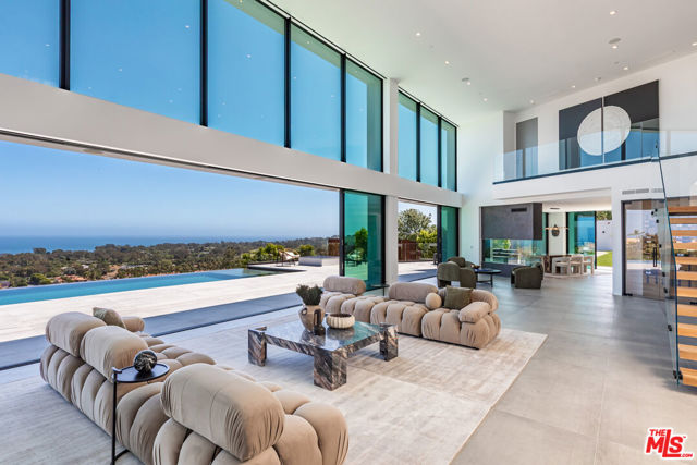 6156 Zumirez Drive, Malibu CA: https://media.crmls.org/mediaz/7657d98d-0dd7-4424-831b-b9d52399163b.jpg