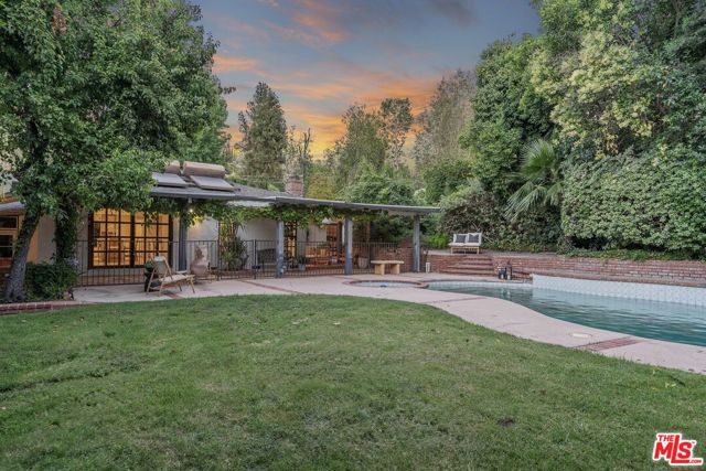 4835 Corbin Avenue, Tarzana CA: https://media.crmls.org/mediaz/7657f7d4-dcd0-4966-b8bc-47ff6af62fa7.jpg