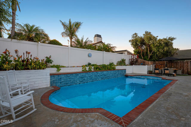 10325 Darling Road, Ventura CA: https://media.crmls.org/mediaz/76581057-33b1-4a57-b42c-6817f9411838.jpg