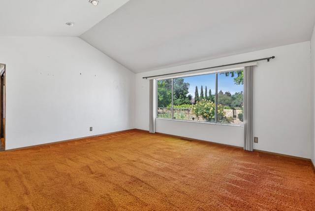 220 Holliday Drive, Hollister CA: https://media.crmls.org/mediaz/7658c333-0a68-4ff5-8bcb-bb8f8b71fce5.jpg