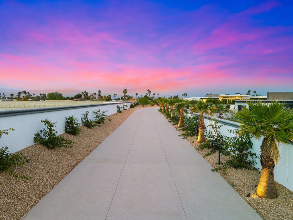 https://media.crmls.org/mediaz/76591e44-502d-4525-9e25-139c76790c7e.jpg?preset=X-Large