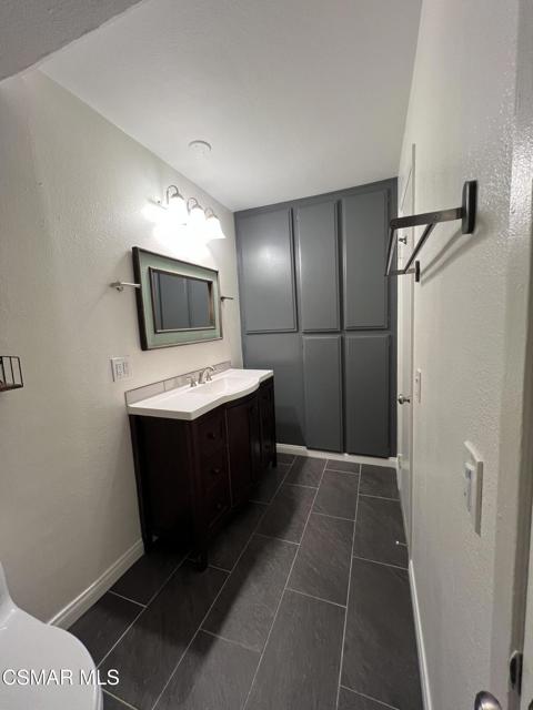 1342 Hillcrest Drive, Thousand Oaks CA: https://media.crmls.org/mediaz/76597053-4889-4eb5-b951-087634d6a77a.jpg