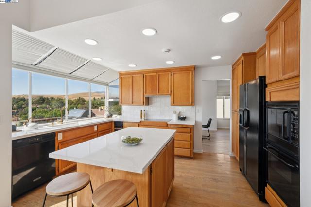 447 Donner Way, San Ramon CA: https://media.crmls.org/mediaz/7659a42d-72a1-4078-a110-7663c67f154a.jpg
