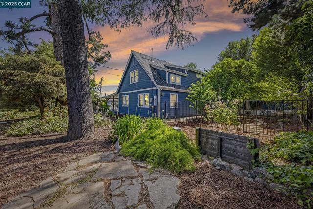 3505 Euclid Ave, Concord CA: https://media.crmls.org/mediaz/765a0819-17f6-4e84-b48e-9b02d228156e.jpg