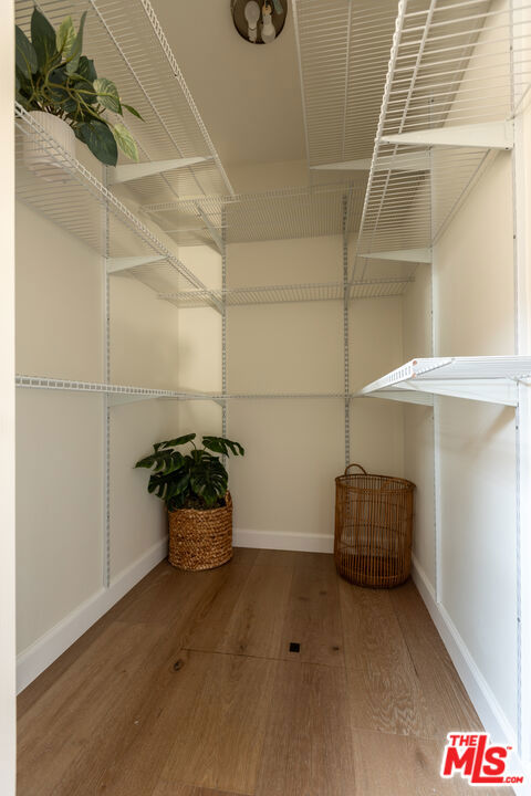 5018 Valleydale Avenue, Los Angeles CA: https://media.crmls.org/mediaz/765a22d7-411a-43ba-af36-43a1c4e334bf.jpg