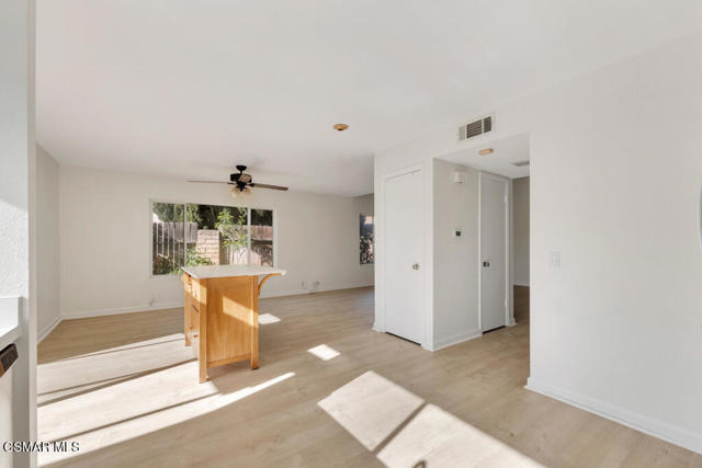 170 Spanish Moss Place, Camarillo CA: https://media.crmls.org/mediaz/765b2855-15b0-4523-834f-d4b5eda1730c.jpg