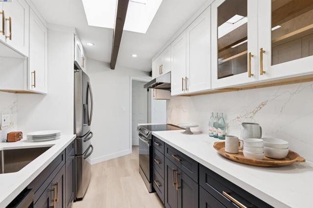 723 Redwood Rd, San Anselmo CA: https://media.crmls.org/mediaz/765b3b9b-c42b-4fa1-a860-b3723cbdde8c.jpg