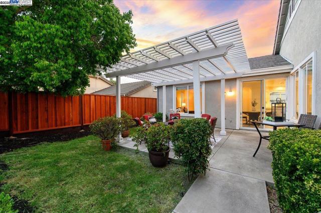 4946 Sequoia Ave, Dublin CA: https://media.crmls.org/mediaz/765b7d9f-723a-436a-bb6a-ad3e842f6991.jpg
