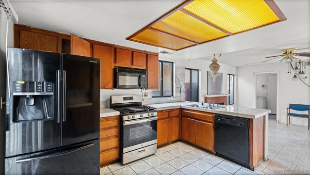 1534 Heirloom Ave, Perris CA: https://media.crmls.org/mediaz/765be827-e3dc-4ac8-b69c-778b07535eab.jpg