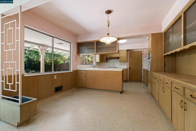 18 Garden Estates Ct, Alamo CA: https://media.crmls.org/mediaz/765c5077-58ea-482f-98ad-f742bf16abb0.jpg