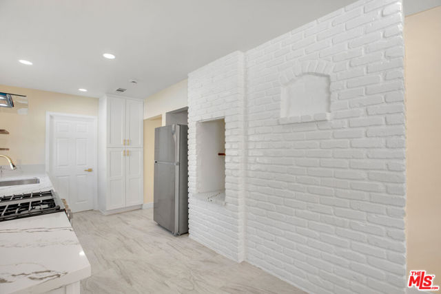 18800 Cohasset Street, Reseda CA: https://media.crmls.org/mediaz/765d1fbe-3299-4d0a-870c-5483b0a17178.jpg