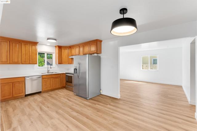 1908 New Jersey St, Fairfield CA: https://media.crmls.org/mediaz/765d5b36-8dae-4de7-b744-59322ae2aaa4.jpg