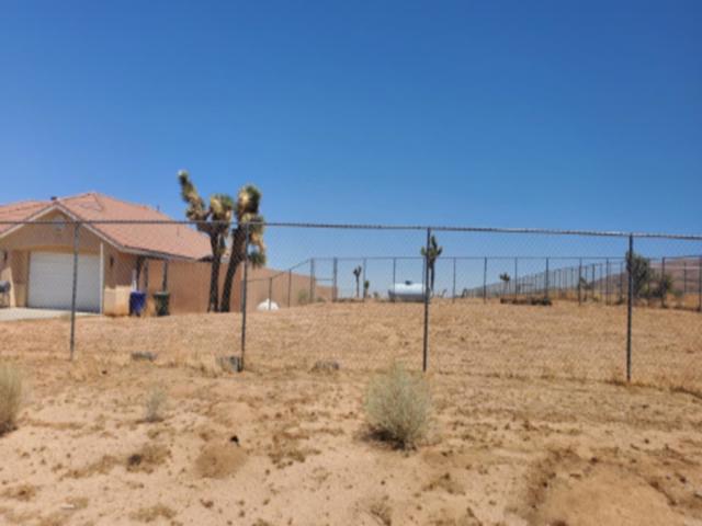 9367 Mustang Av, Apple Valley CA: https://media.crmls.org/mediaz/765deb08-2b00-4b02-b39f-c918774f72dc.jpg