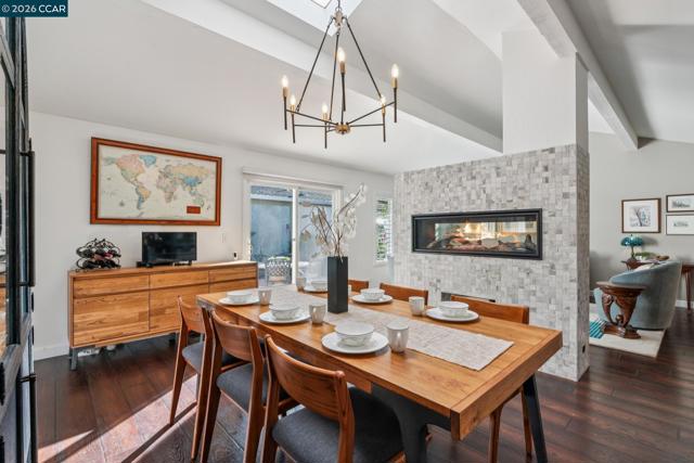 843 Luz Ct, Danville CA: https://media.crmls.org/mediaz/765e1027-c620-4bd0-a263-f354c662fddd.jpg