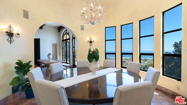 23806 Malibu Crest Drive, Malibu CA: https://media.crmls.org/mediaz/765e6491-7d56-454f-b3c3-0a42f29f809d.jpg