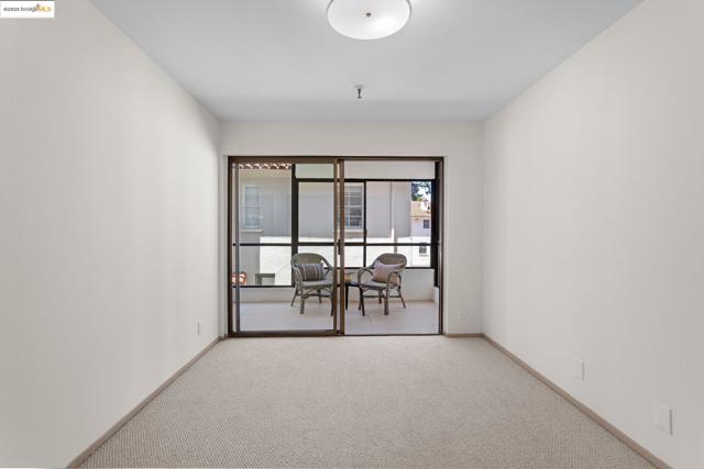 1830 Lakeshore Ave, Oakland CA: https://media.crmls.org/mediaz/765ef39e-8829-4303-9e8f-98a9001548a3.jpg