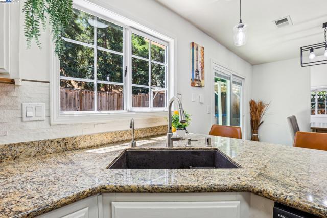 1060 Green Point Ct, Concord CA: https://media.crmls.org/mediaz/765ef53b-c14d-4233-85e4-0372b984a710.jpg