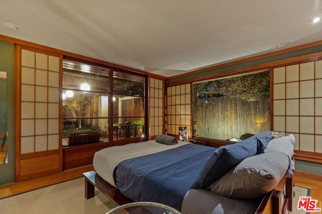 465 N Calle Rolph, Palm Springs CA: https://media.crmls.org/mediaz/765f86ac-78af-4cda-a6a0-c2c01340fbe4.jpg