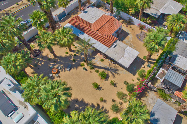 52862 Eisenhower Drive Drive, La Quinta CA: https://media.crmls.org/mediaz/765f99b1-cc56-49d3-b49e-66c21150e52c.jpg